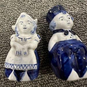 DELFT BLAU BLUE SALT/PEPPER SHAKERS DUTCH BOY AND GIRL HOLLAND PORCELAIN VINTAGE
